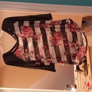 Super Soft Torrid Rose Shirt Size 1x